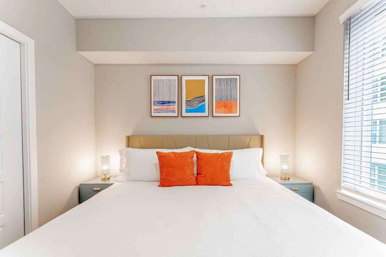 Upscale Modern Apts - Free Parking, Fast Wifi, Courtyard Daire Austin Dış mekan fotoğraf