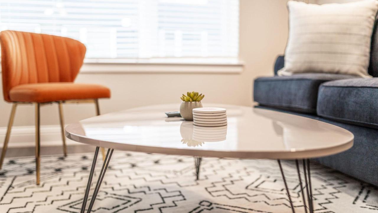 Upscale Modern Apts - Free Parking, Fast Wifi, Courtyard Daire Austin Dış mekan fotoğraf