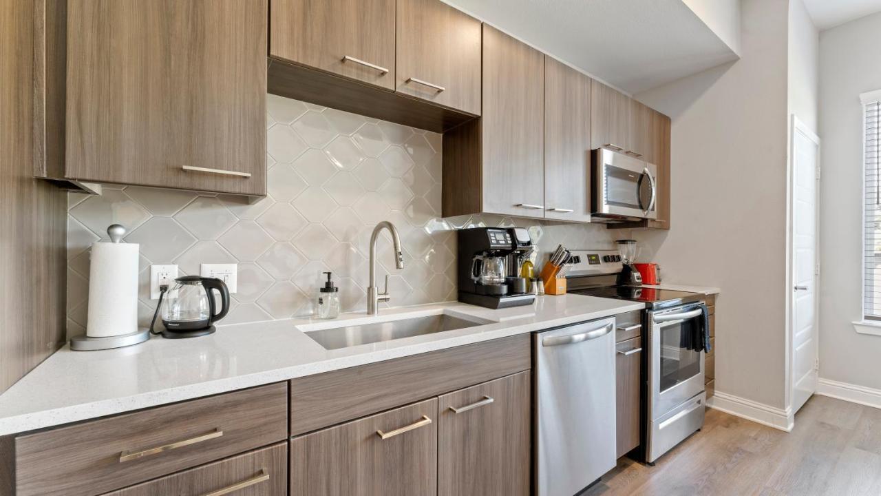 Upscale Modern Apts - Free Parking, Fast Wifi, Courtyard Daire Austin Dış mekan fotoğraf